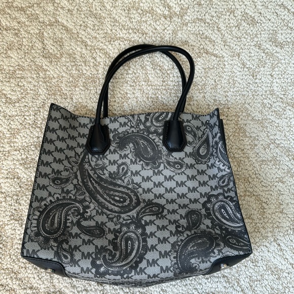 Brand New Michael Kors Tote - Picture 1 of 4